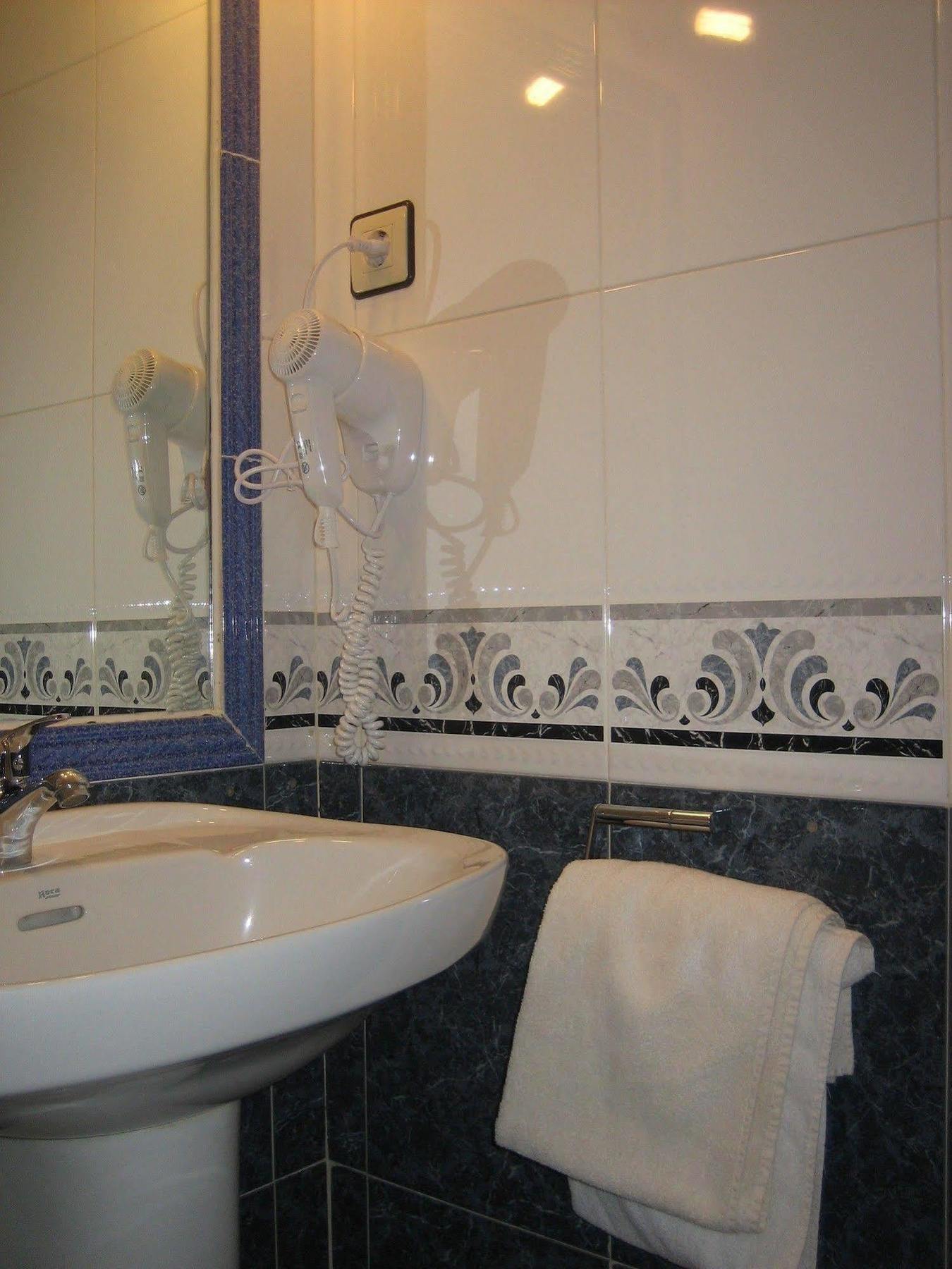 Hostal Restaurante La Trucha Benavente Eksteriør billede