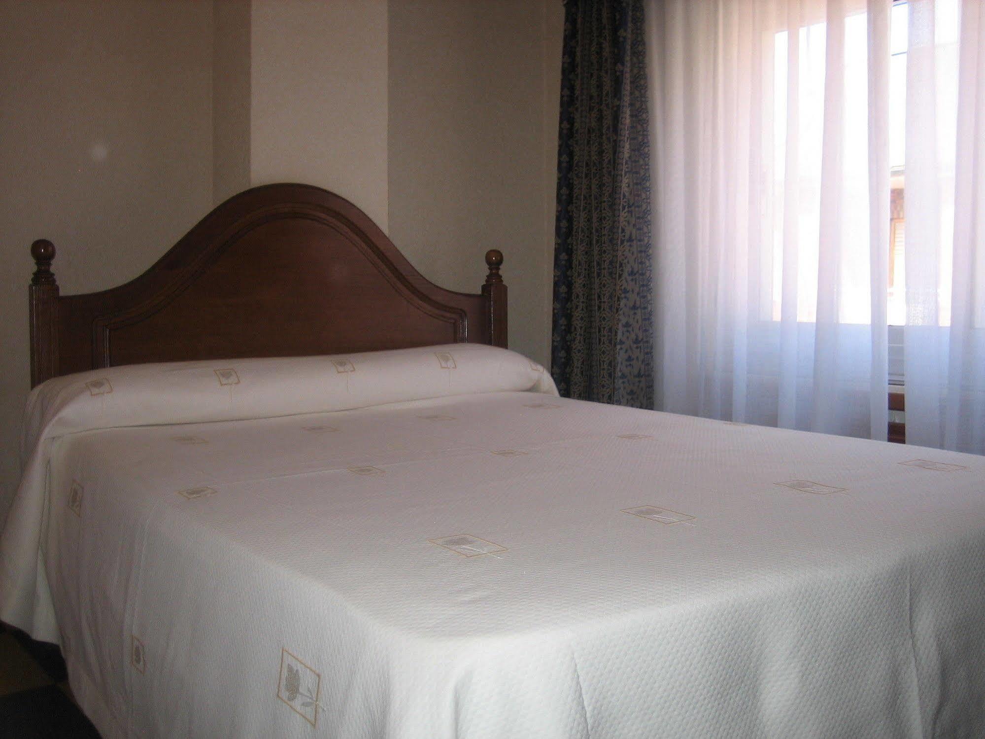 Hostal Restaurante La Trucha Benavente Eksteriør billede